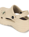 Dynamic angle of clogs in motion